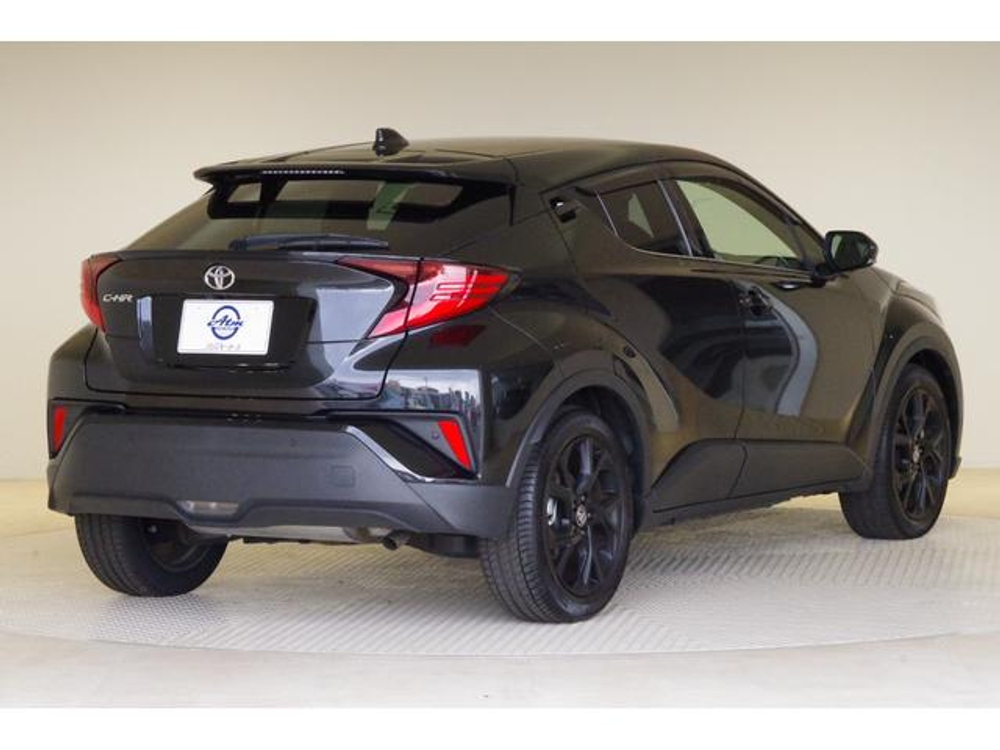 TOYOTA C - HR 2022 г.