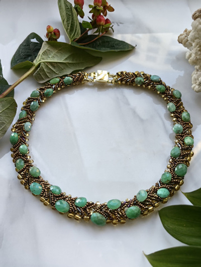 Колье из бисера "Змейка" ручной работы с камнем Хризопраз