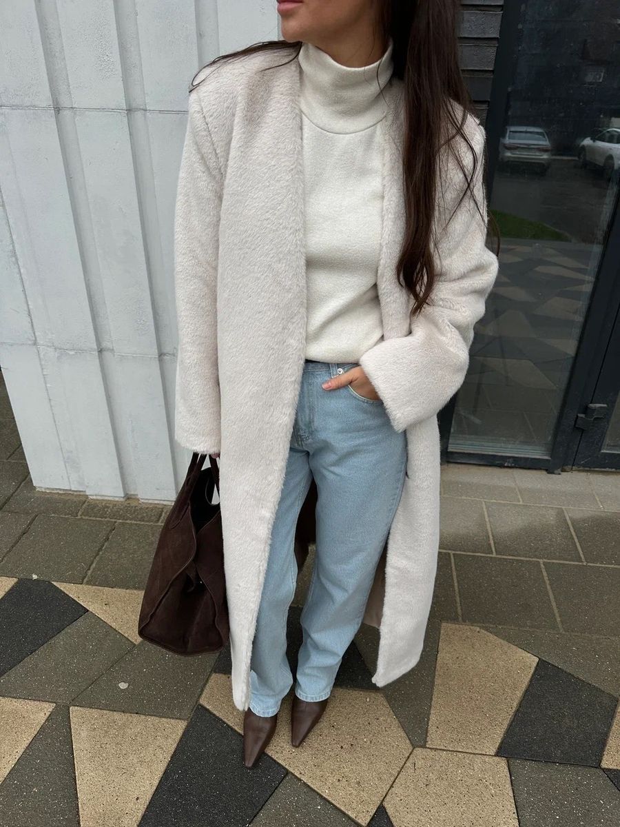 Пальто из эко-меха макси кремовое