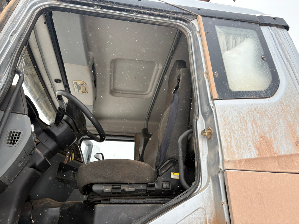 Shacman (Shaanxi) SX* 6x6 Седельный тягач SX42584DV385 (Дизельный, 11,6 л, 430 л.с., МТ)