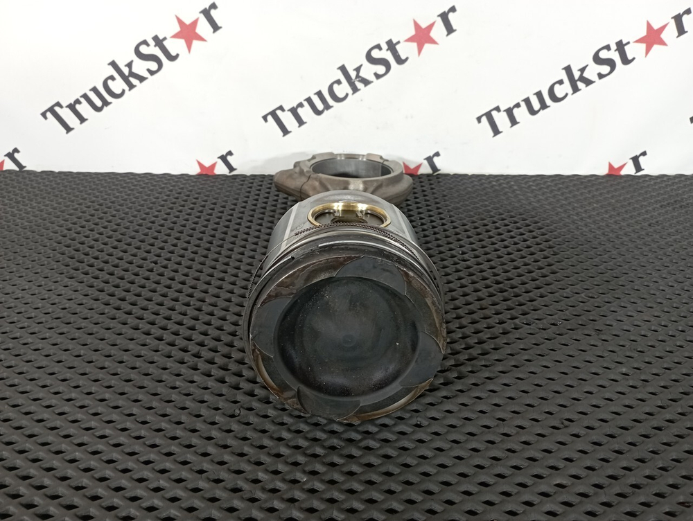 Поршень с шатуном