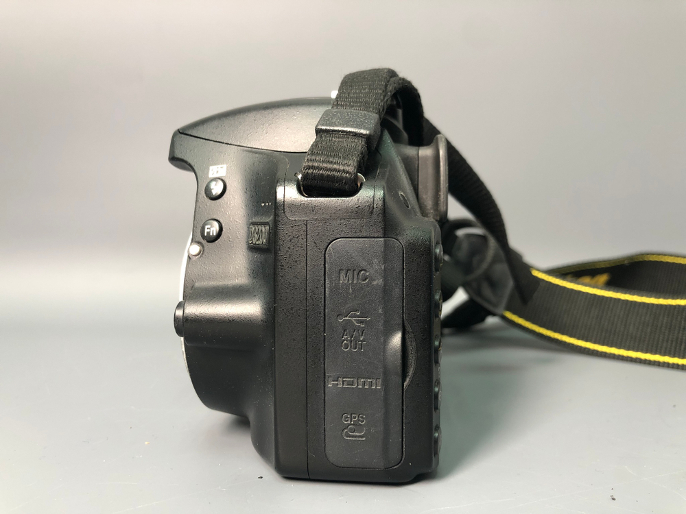 Nikon D3200 kit 18-55mm 3.5-5.6G VR 17000 кадров пробега.