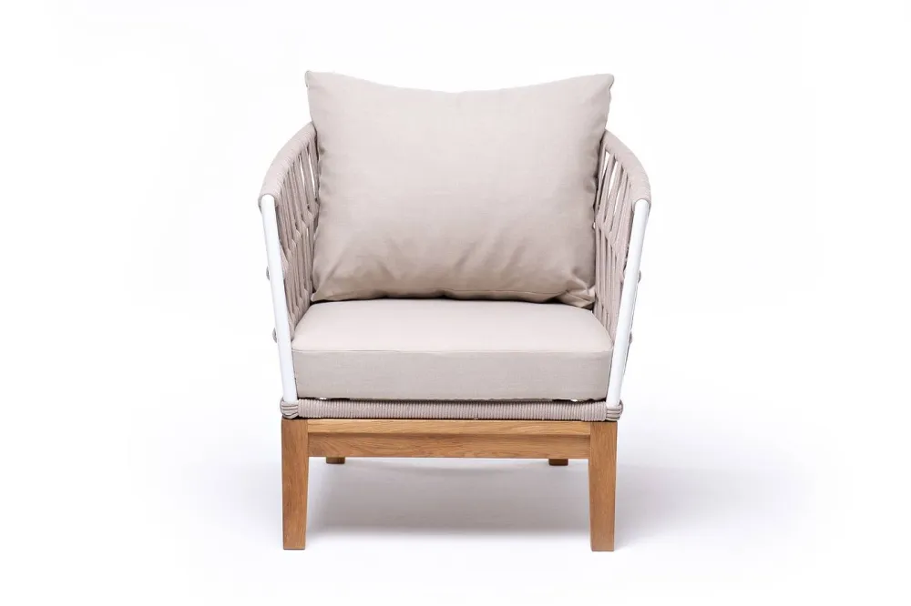 "Диего" кресло плетеное из роупа, основание дуб, каркас алюминий светло-серый (RAL7035) муар, роуп бежевый круглый, ткань бежевая 052