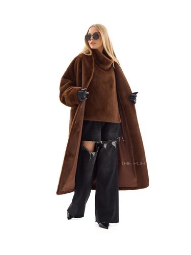 Длинная коричневая шуба из эко-меха