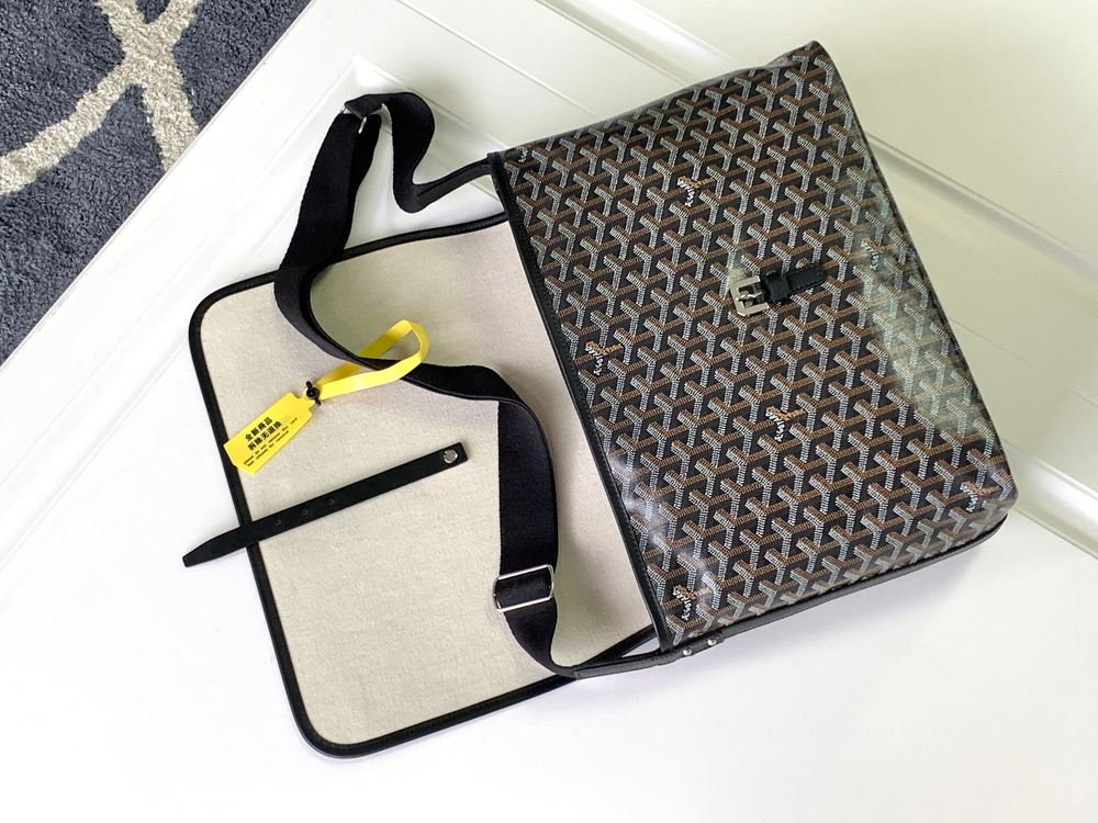 Goyard Capetien MM Messenger Bag