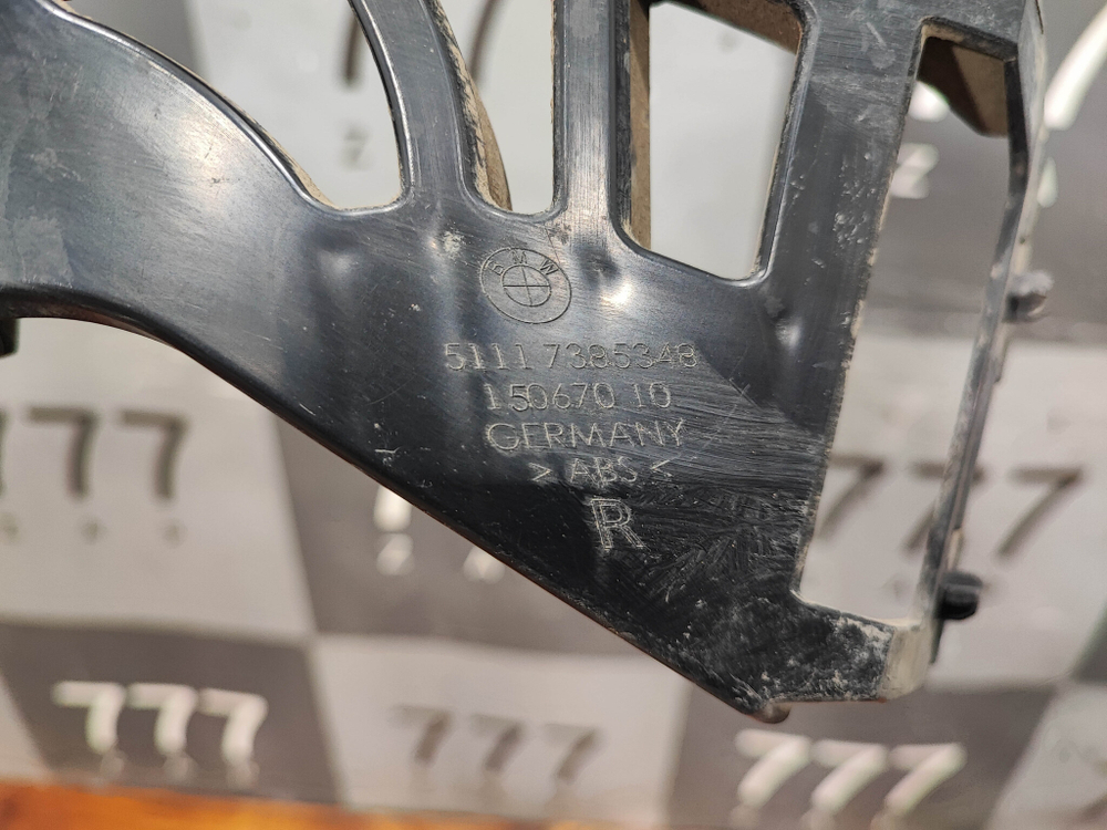 Кронштейн переднего бампера правый BMW 5 (G30) 16-нв Б/У Оригинал 51117385348