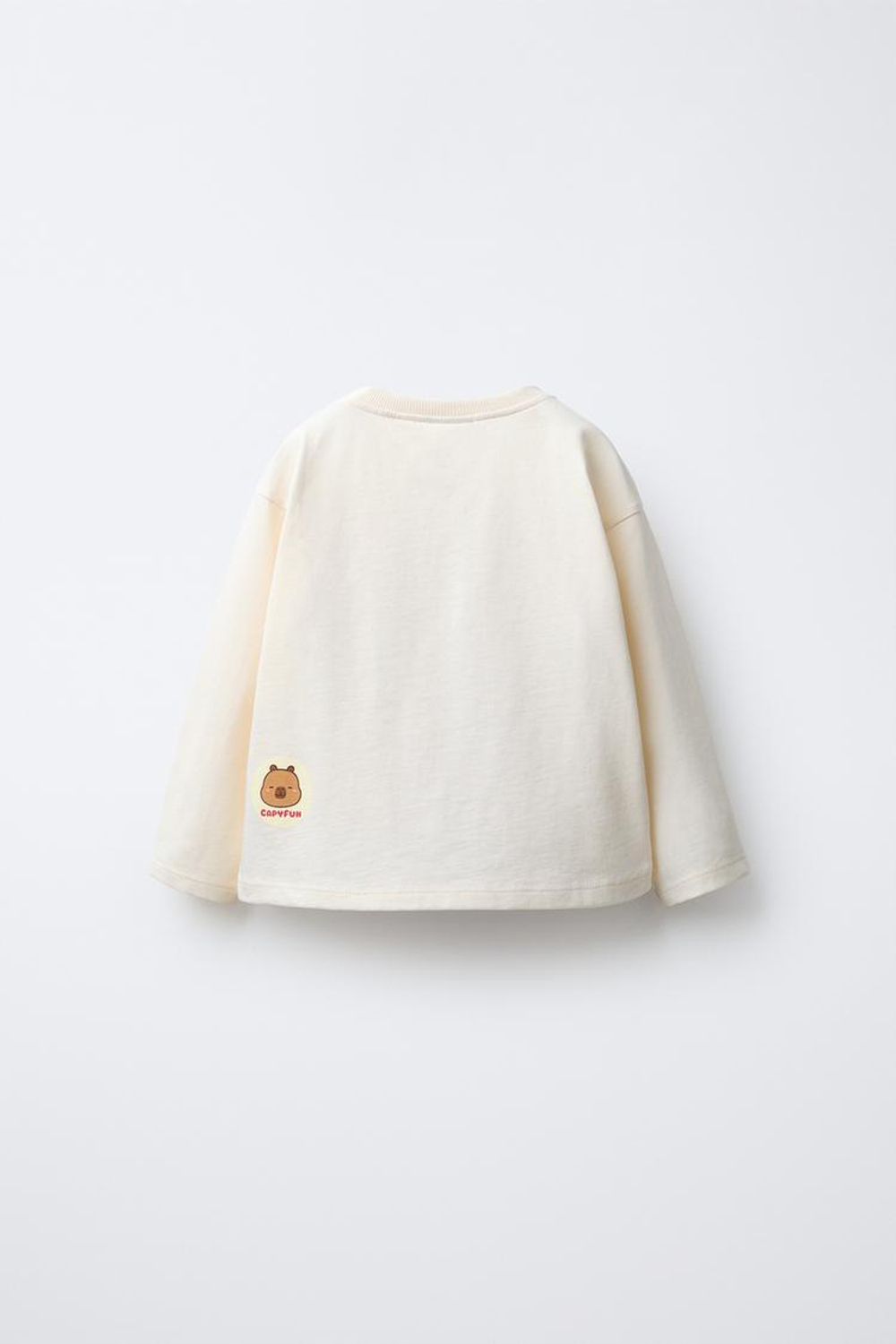 ZARA ЛОНГСЛИВ С ПРИНТОМ CAPIBARA CAPYFUN ©, ЭКРЮ