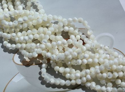 Нить бусин из перламутра, 5мм гладкие
