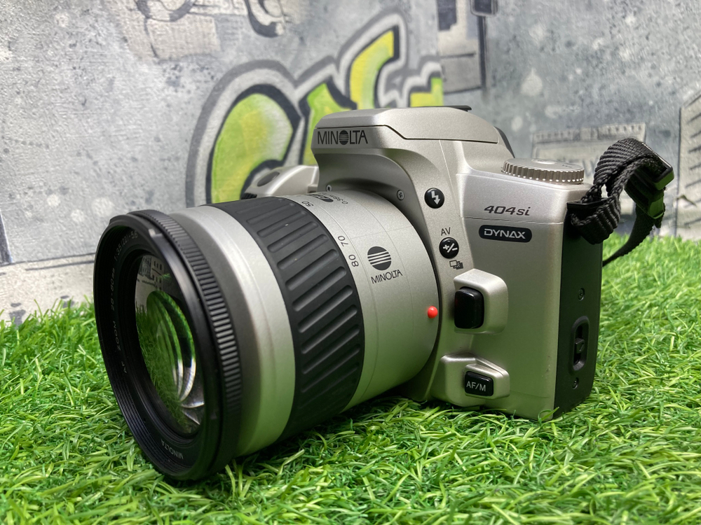 Minolta Dynax 404Si + AF Zoom 28-80mm 3.5-5.6
