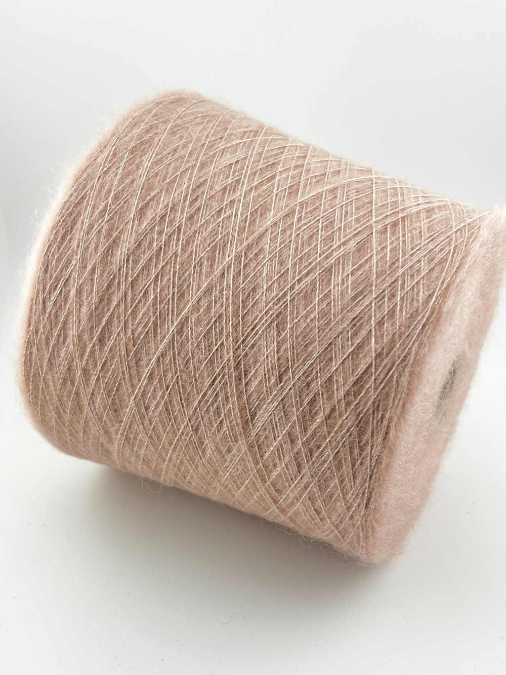 Commercio Filati Pregiati Profilo 70% кид мохер 30% шелк 9000м/100г