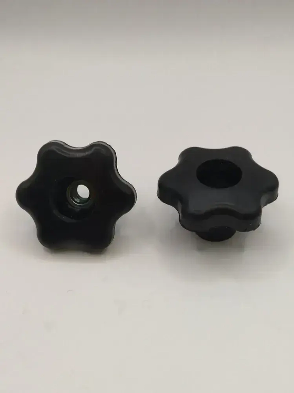 Гайка-барашек М6 х 1 сквозная проходная (2 шт в упаковке)