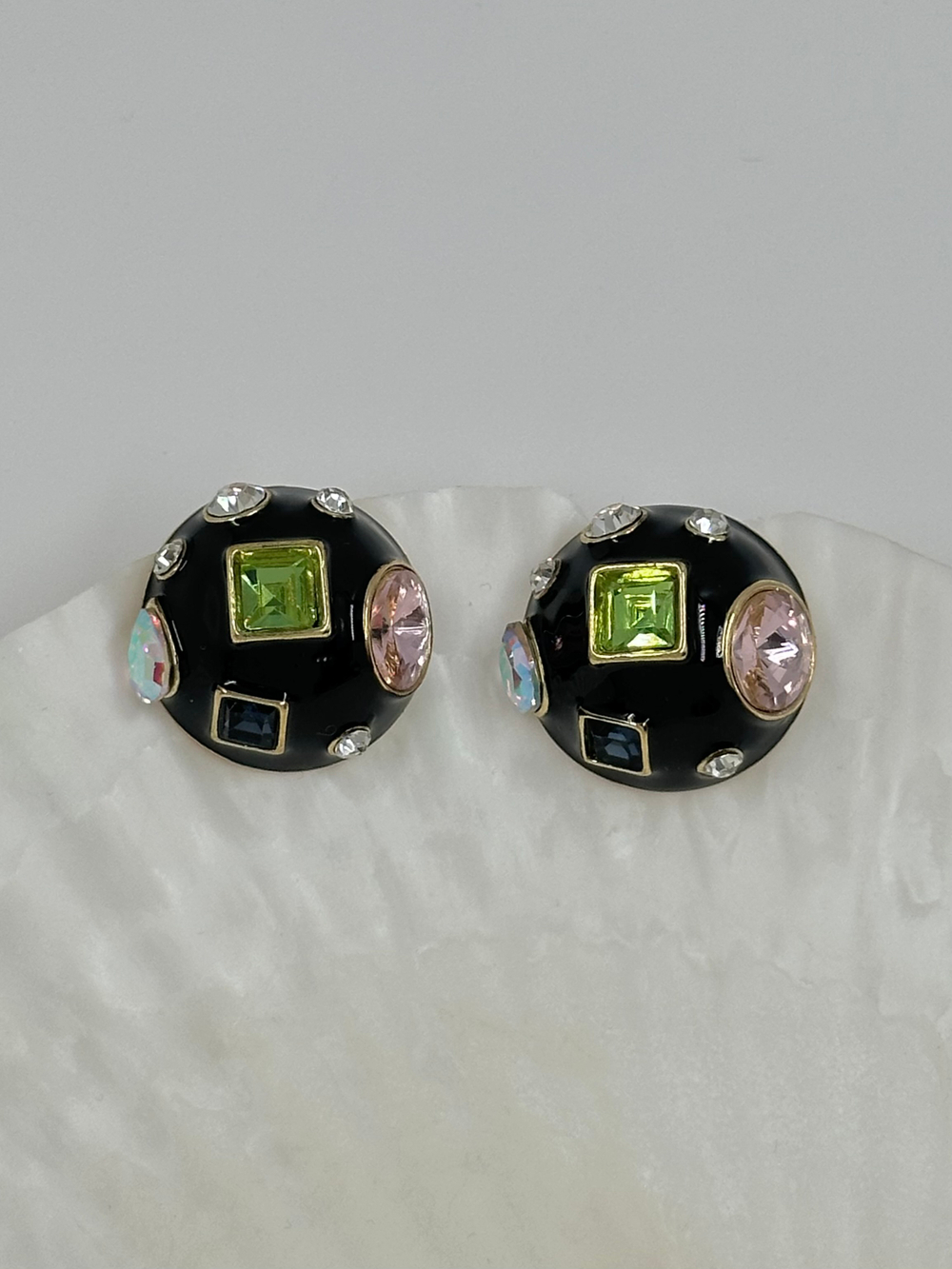 Серьги с чёрной эмалью и разноцветными кристаллами