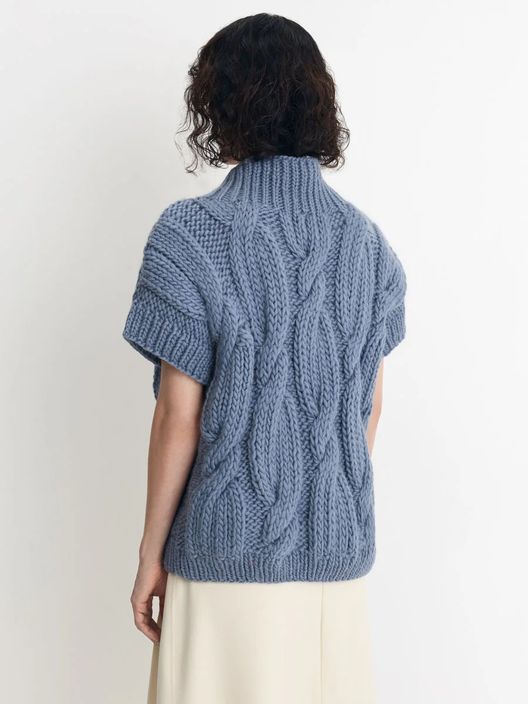 Жилет с V-образным вырезом / Mirstores