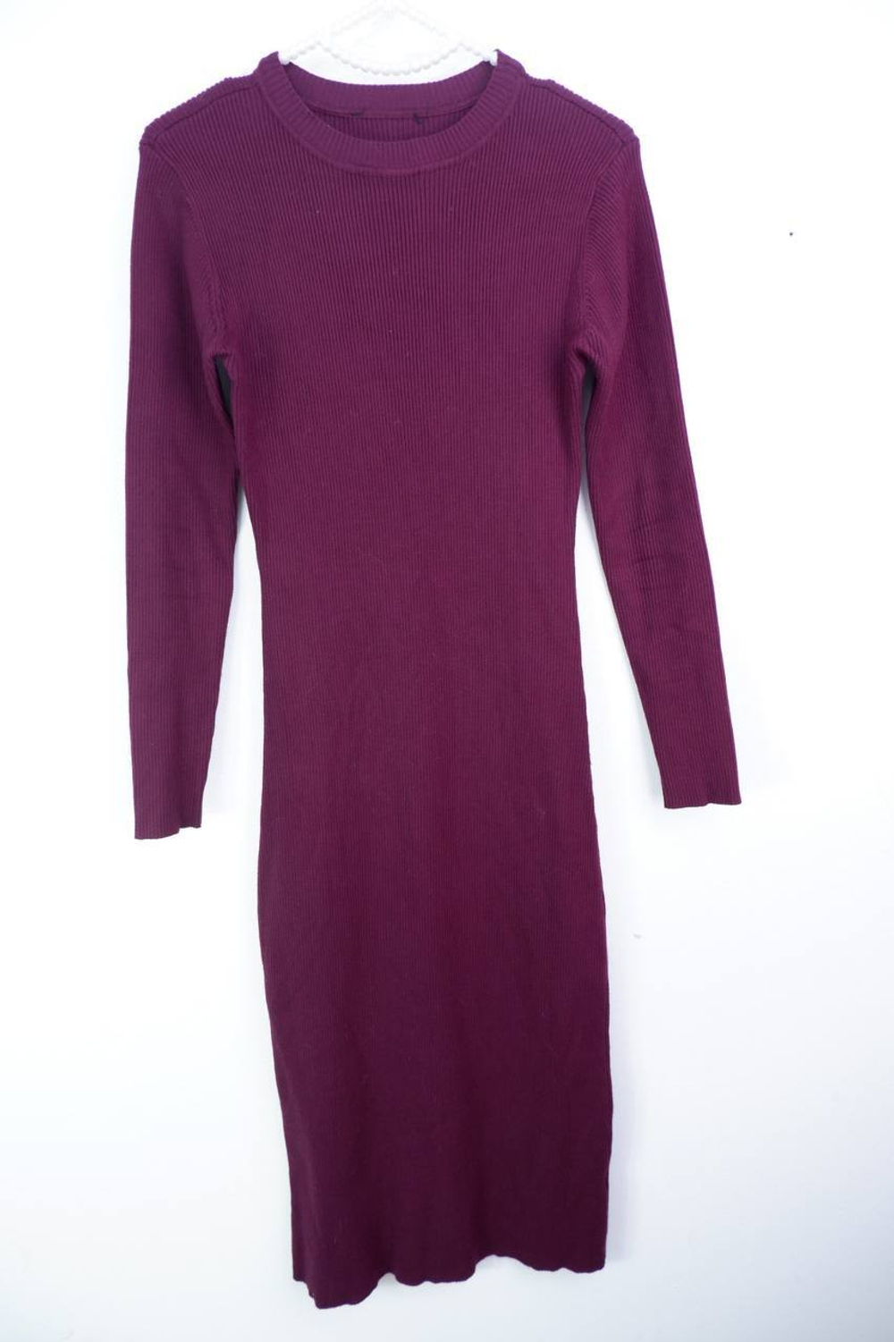 Платье по фигуре в трендовом цвете баклажан 42-44 размер