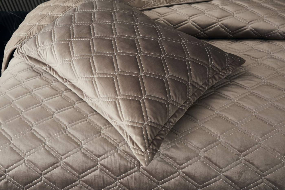 Покрывало 240х260 и 2 наволочки 50х70 Sofi De MarkO Фредерика №4