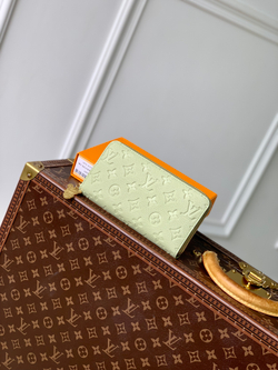 Louis Vuitton Zippy Wallet