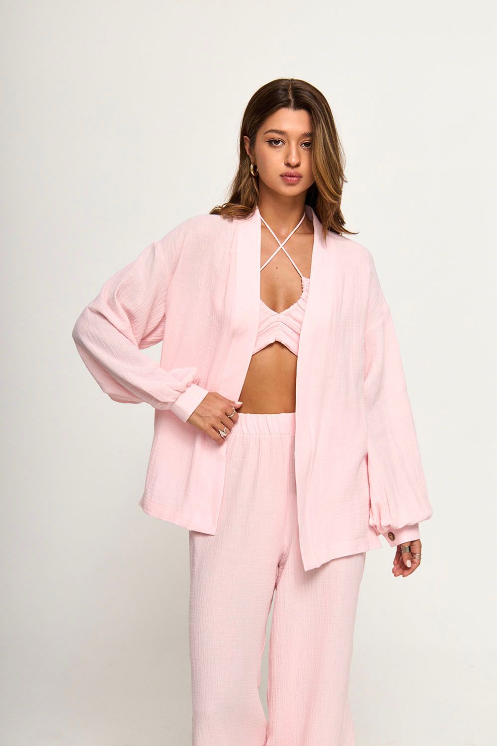 Кимоно на поясе из муслина нежно-розового цвета