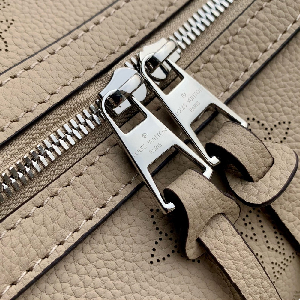 Louis Vuitton Hand It All MM