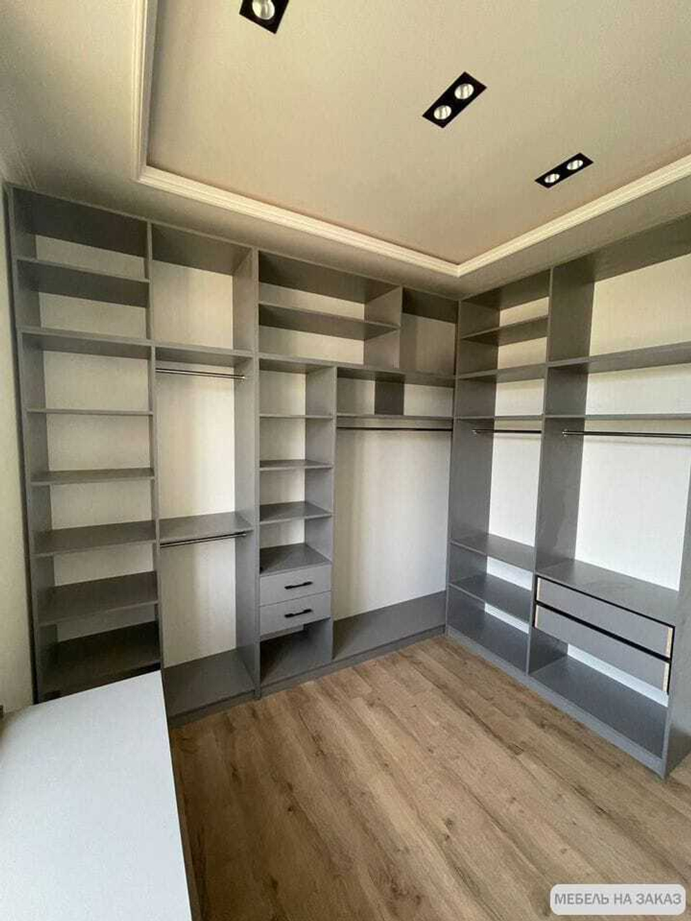 Обустройство гардеробной комнаты