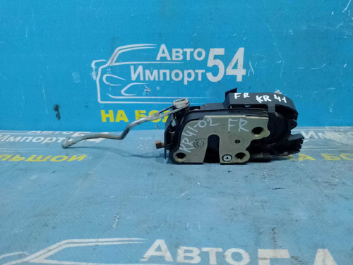 Замок двери передней правой TOYOTA TOWNACE NOAH 1997