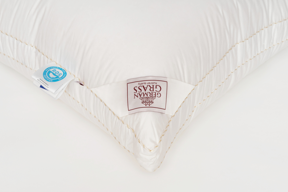 Подушка трехкамерная 3D упругая с бортиком 68х68 German Grass King Down