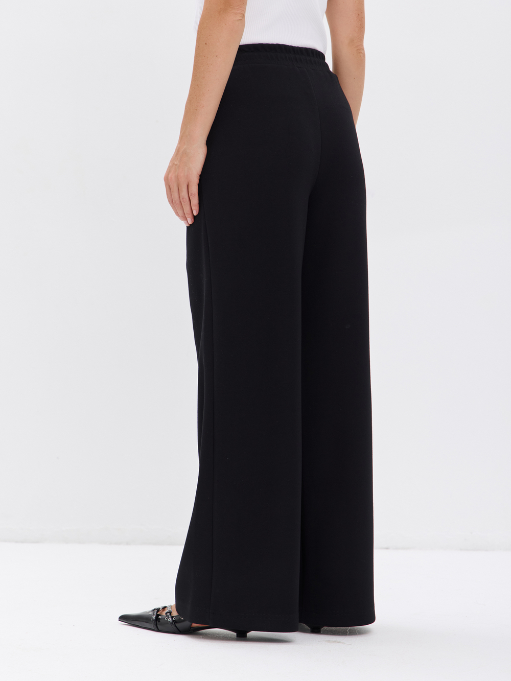 Широкие демисезонные брюки-палаццо со складками