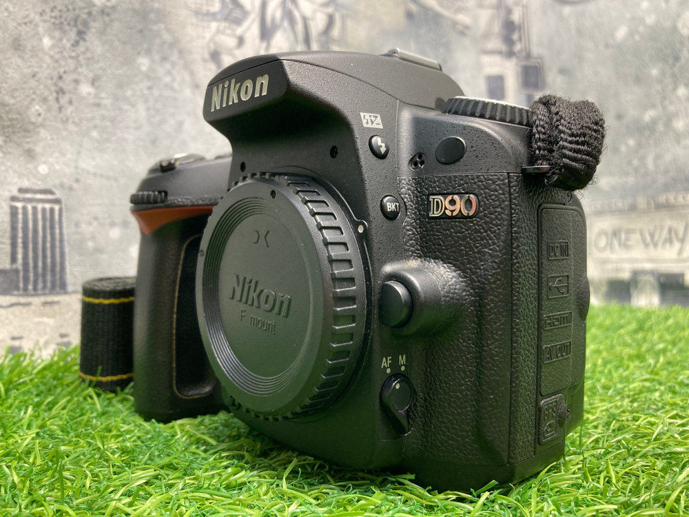 Nikon D90 68.000 кадров
