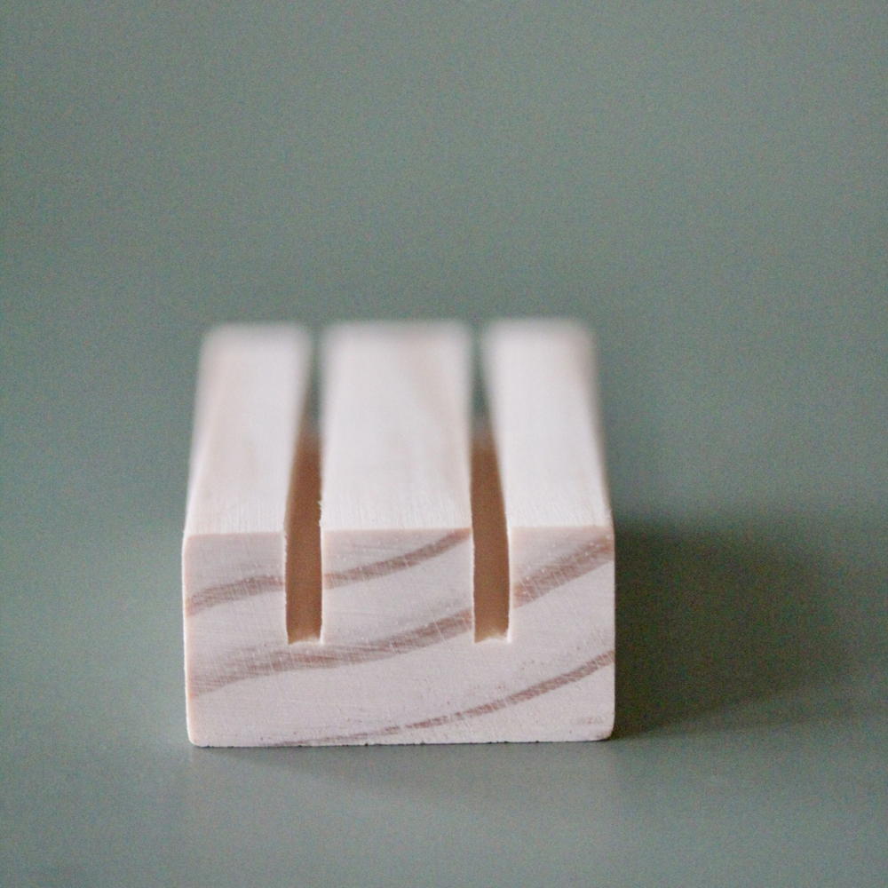 Основа деревянная с прорезями для двух колец 8 * 3 *2 см, 1 штука, цвет натуральный, крепеж для таблички на стол / основа для свадебного декора стола