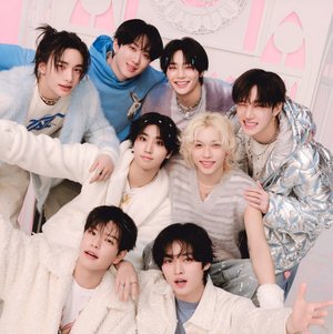 STRAY KIDS