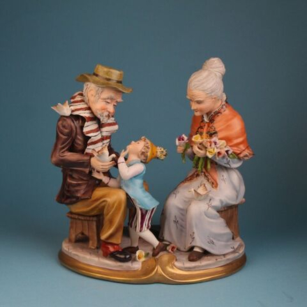 Винтаж: Фарфоровая мануфактура Capodimonte «Молодое поколение»