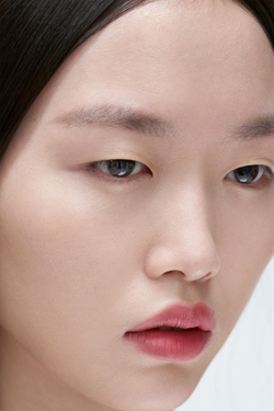 ZARA Матовый блеск для губ, коричневатый