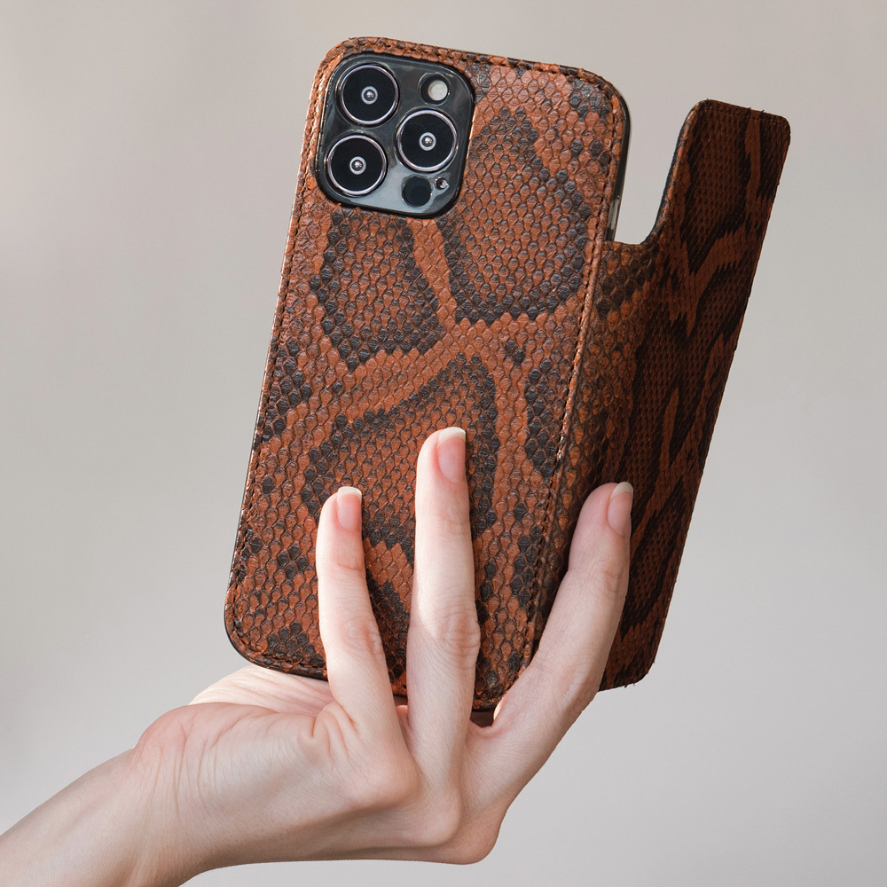 Чехол-книжка кожаная для iPhone 16 Pro Max, питон цвета коньяк