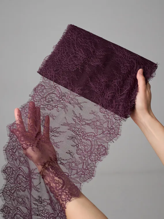 01-53 Кружево шантильи 23 см, слива 076