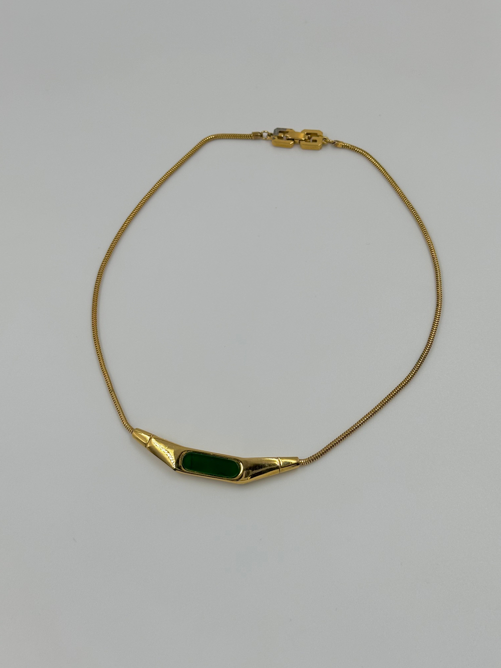 Колье с зелёной вставкой Givenchy