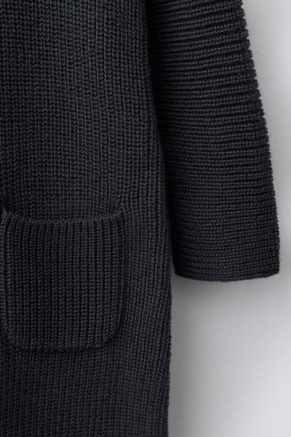 ZARA КОМБИНЕЗОН ИЗ ТРИКОТАЖА С ЖЕМЧУЖИНАМИ, СТАЛЬНОЙ