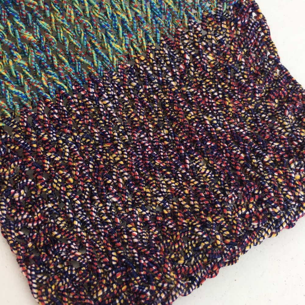 COLORADO - lineapiu'; 68% хлопок, 32% п/а; 600м/100гр; цвет: B6716 Rosso/nero, missoni: красная, желтая и белая нити в фиолетовой оплетке; S921