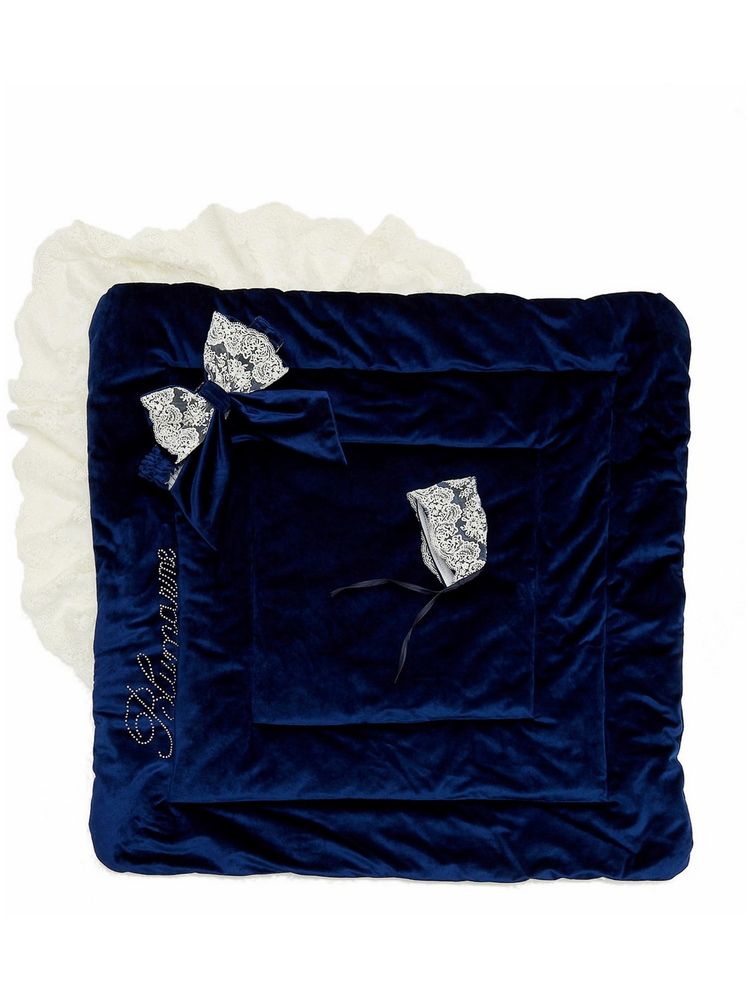 Конверт-одеяло на зиму &quot;Блюмарим&quot; (темно-синий с молочным кружевом, стразами и бантом) без пледа