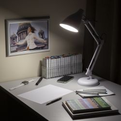 Настольный светильник ЭРА N-123-Е27-40W-W белый