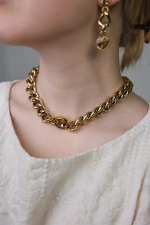 Колье плоская цепь с персиковым кристаллом Swarovski, оттенок золото