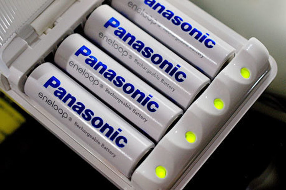 Зарядное устройство Panasonic K-KJ21MCC40 + 4AA 1900 mAh