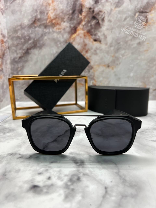 Солнечные очки Prada