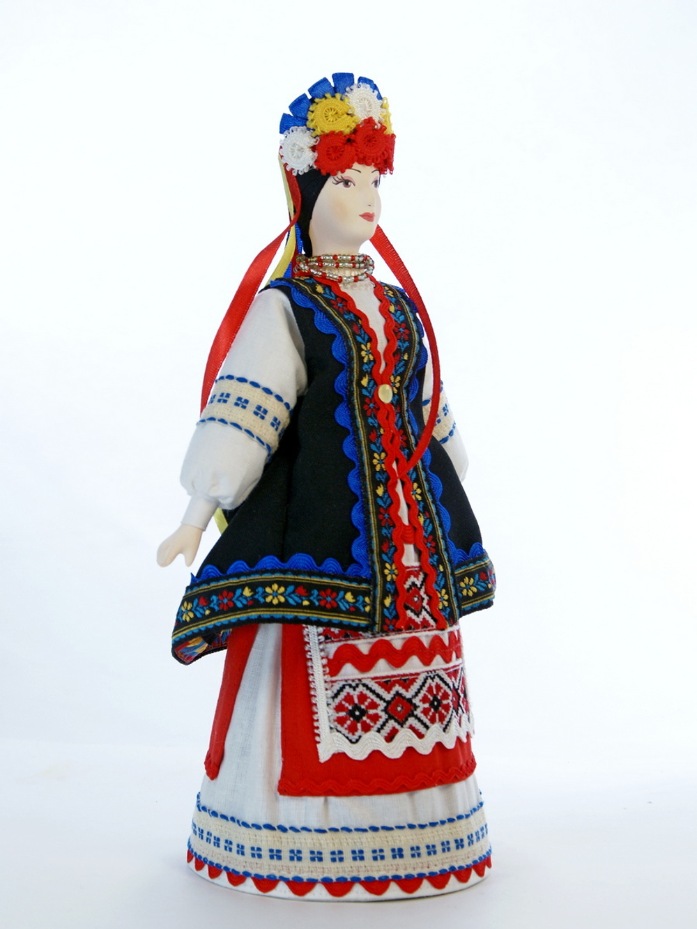 Кукла коллекционная в Украинском девичьем праздничном костюме.