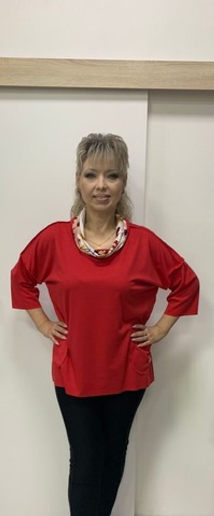 Удлиненная туника с цветным хомутом и вывернутыми швами