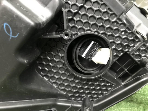 Фара правая Toyota Land Cruiser 300 (2021-н.в.) LED