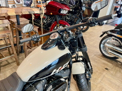 Harley-Davidson Softail Fat Bob 114 (White Sand Pearl) 