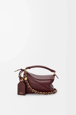 Loewe Мини-сумка Puzzle Featherlight из мягкой кожи ягненка наппа, бургунди