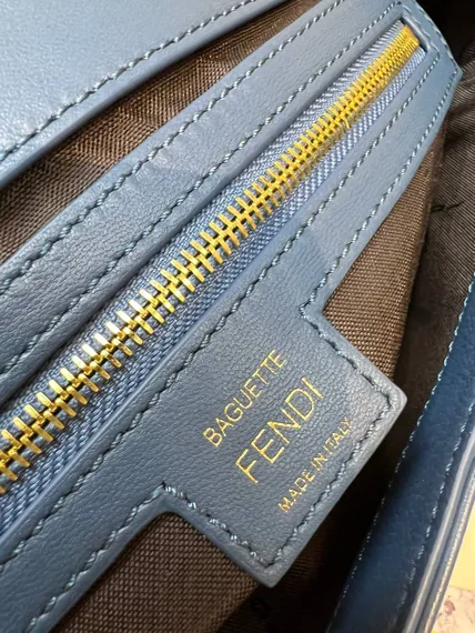 Сумка из кожи Fendi Baguette синий