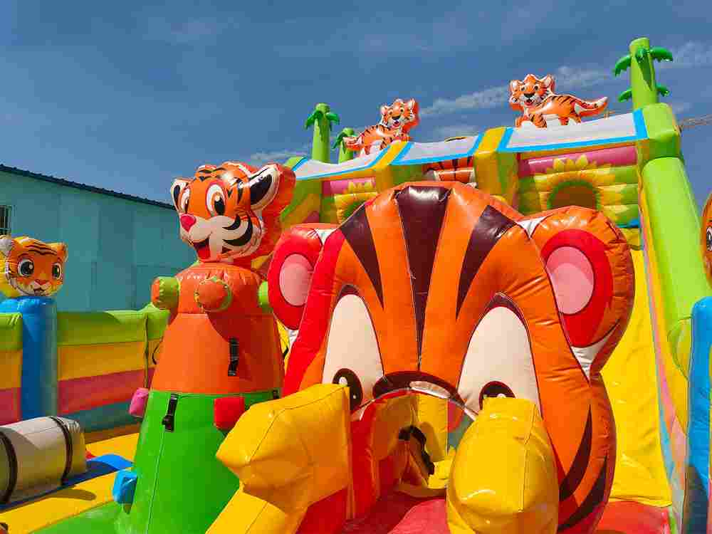 Коммерческий надувной батут «Тигриная страна 4», 10*6*5,5 м