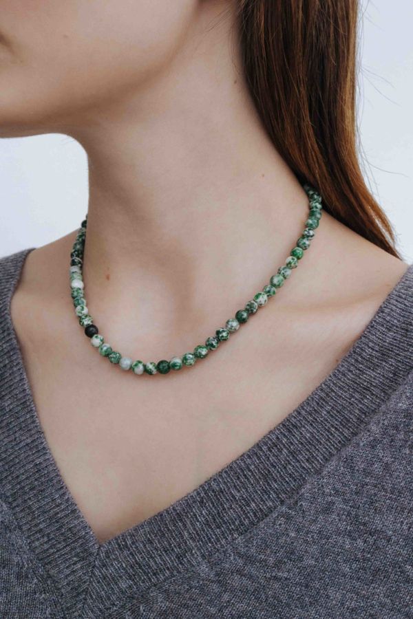 Колье из бусин камня ( green spot jasper )