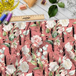 Ткань блэкаут нежные розы на коралловом фоне с рисунком